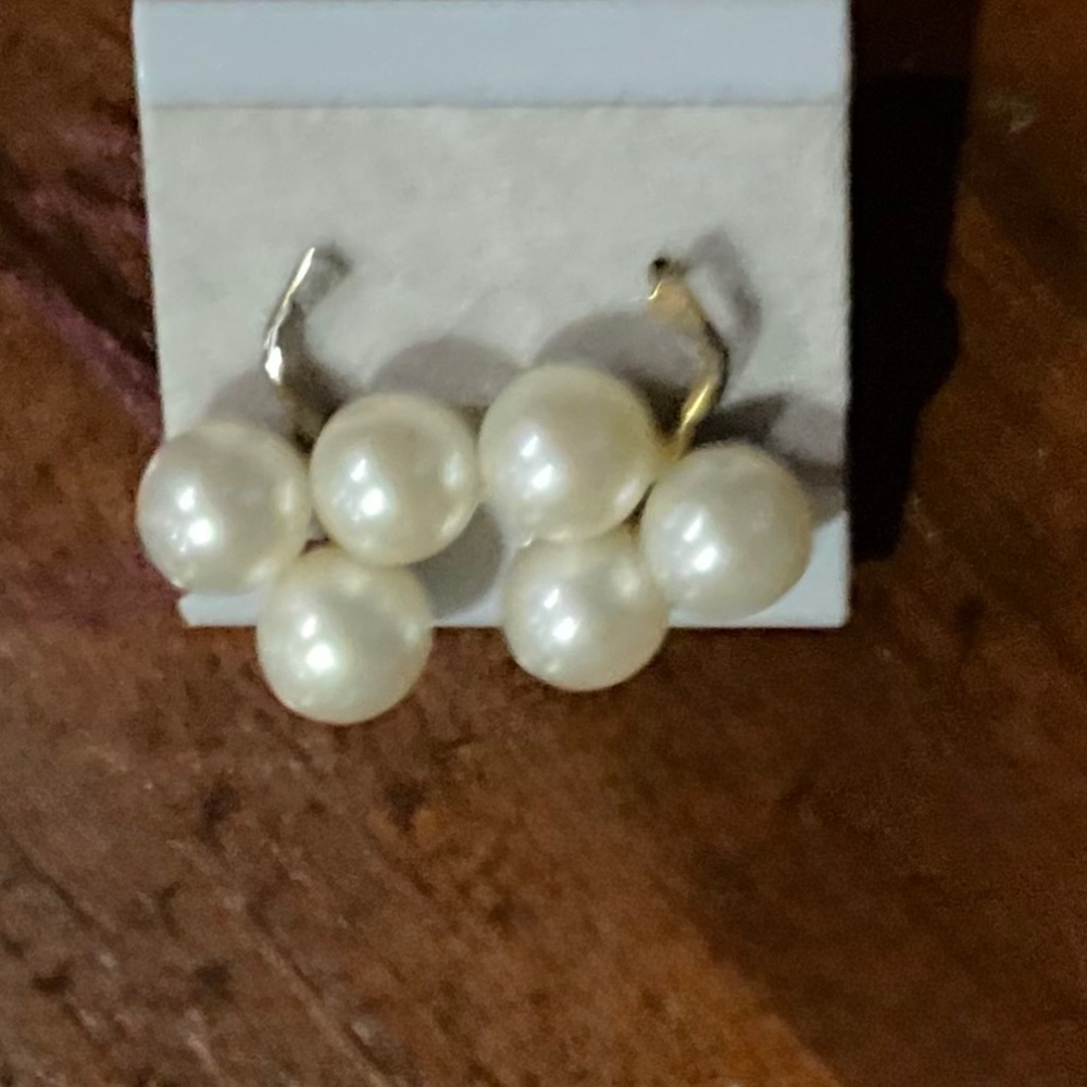 Timeless Triple Strand Ivory Freshwater Cultured Pearl Necklace/Earring Set NWT - Picture 6 of 7